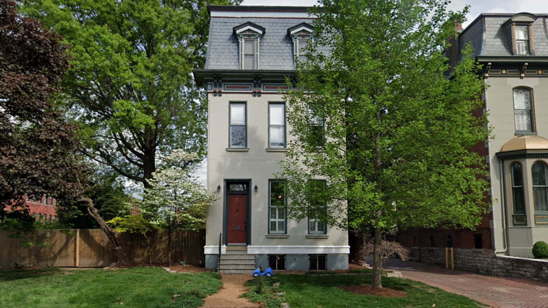 Benton Place Residence