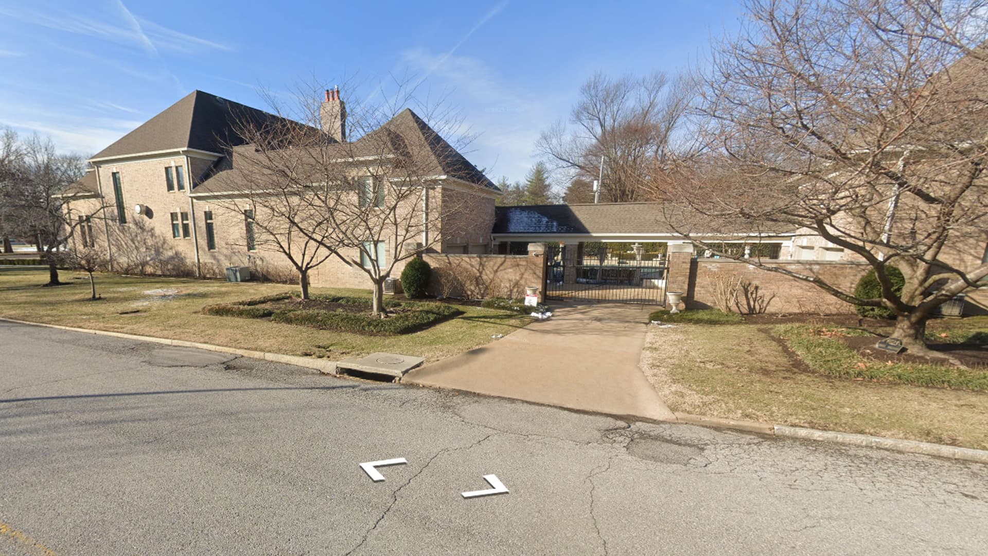Lindell Boulevard Residence